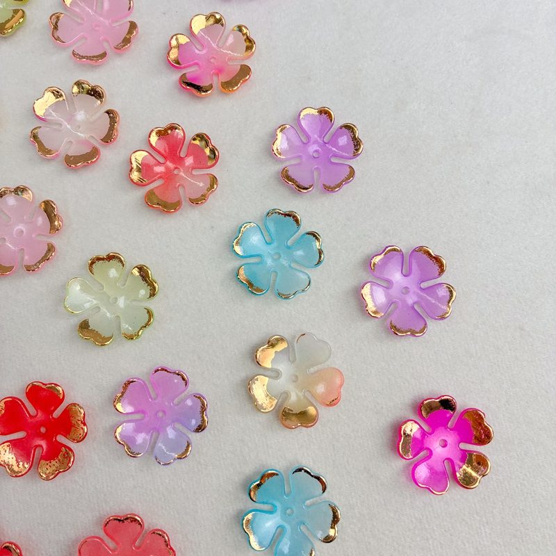 Two-Tone Gold-Trimmed Acrylic 5-Petal Plum Blossom Beads, Center-Hole Rounded Flower Bases For DIY Hanfu Buyao Hairpins & Jewelry Making.