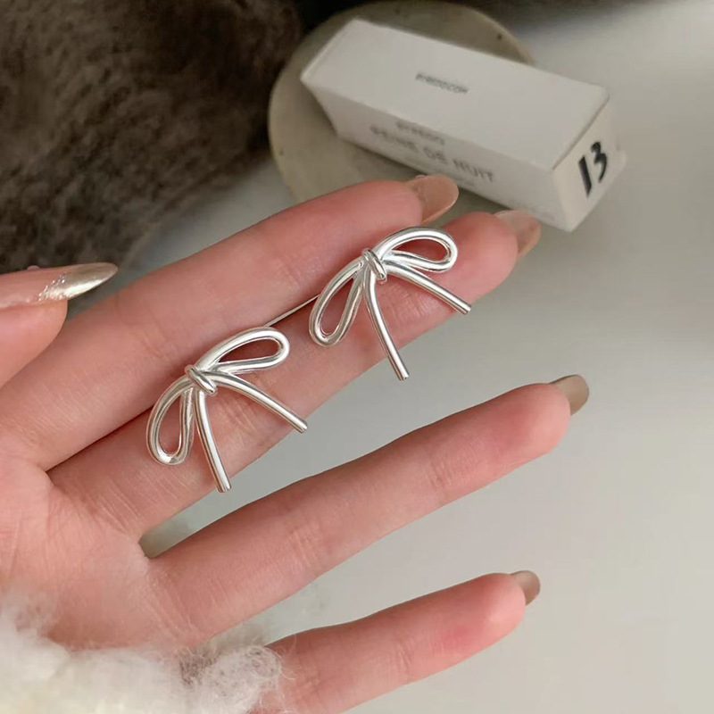 Trendy 2026 Silver Metal Earrings Elegant Minimalist Jewelry