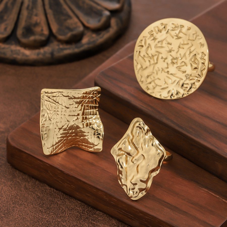 1 Piece Women's Statement Ring, Gold-Tone Stainless Steel Crinkled Geometric Design, Niche Trendy Brand Premium Irregular Textured Index Finger Ring