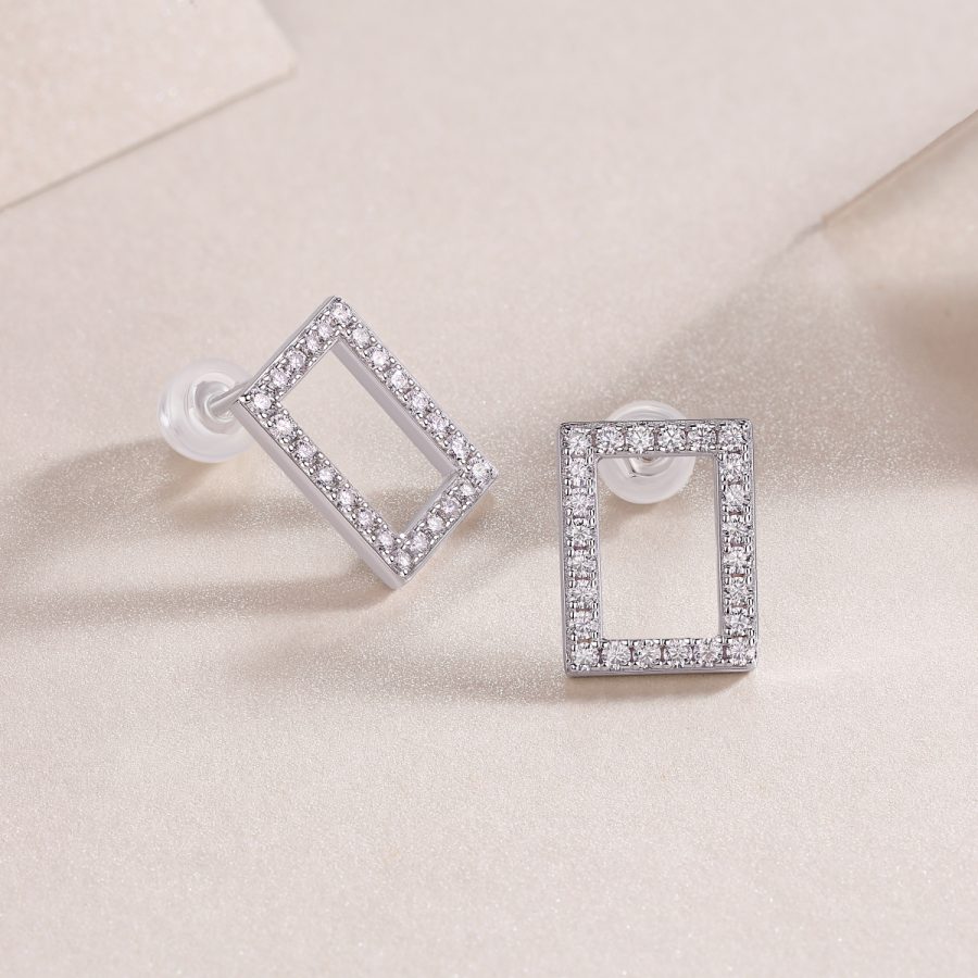 1In Full Swing - Fashionable And Affordable Jewelry With Moissanite S925 Sterling Silver And Platinum-plated Stud Earrings Prohibit TikTok sales