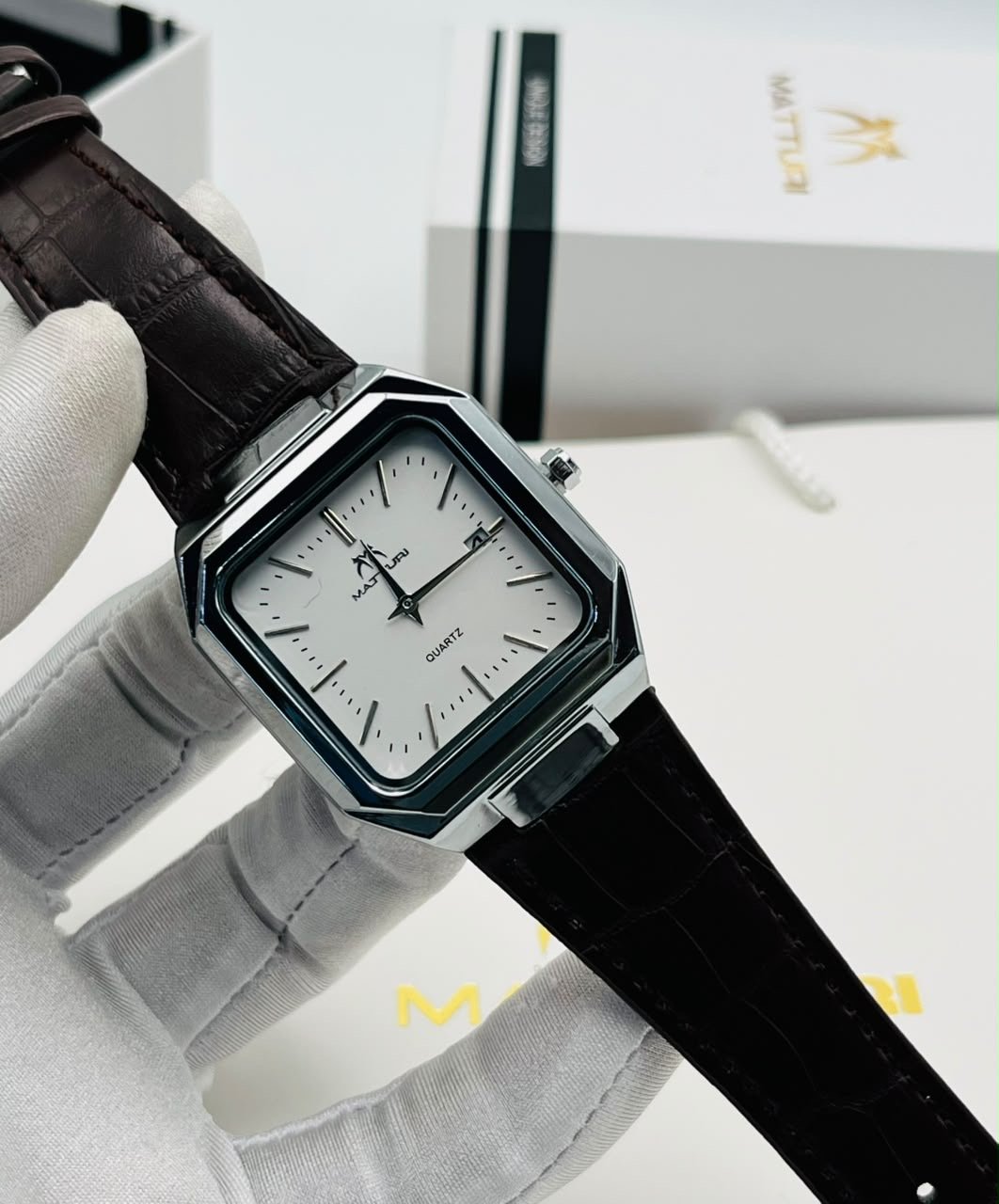 MATTURI LEATHER WRISTWATCH